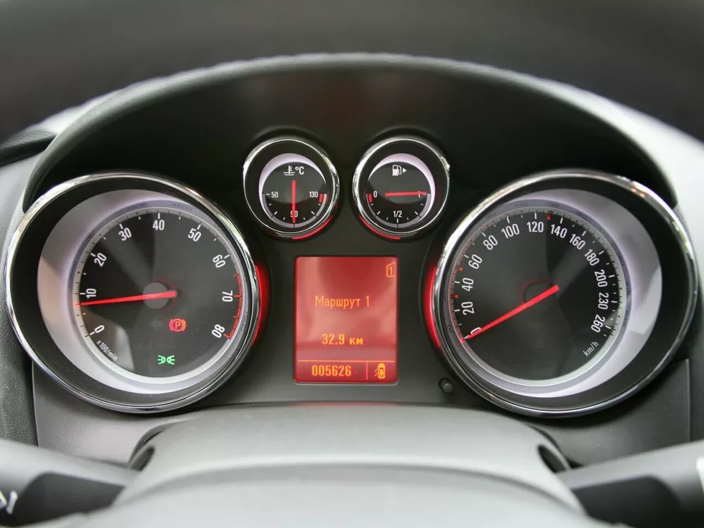 Автомобиль Opel Astra J Хэтчбек (5 дверей)