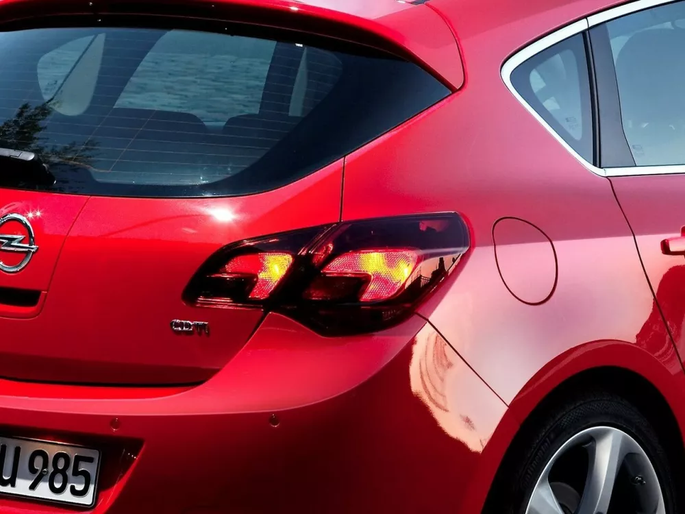 Автомобиль Opel Astra J Хэтчбек (5 дверей)