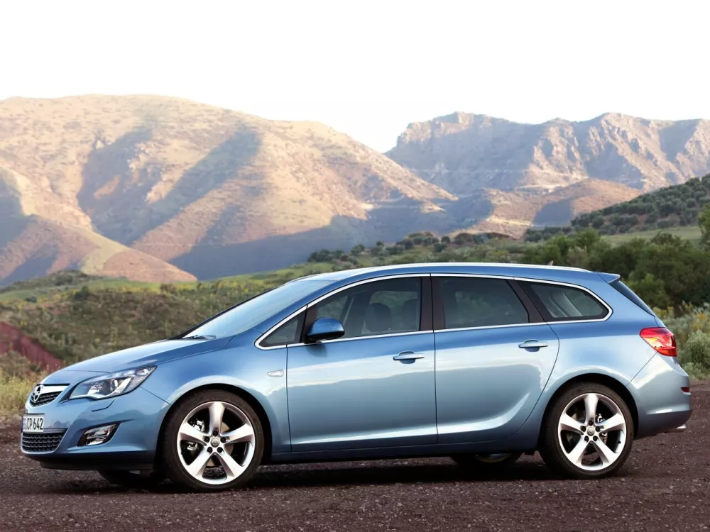 Автомобиль Opel Astra J Универсал (5 дверей)