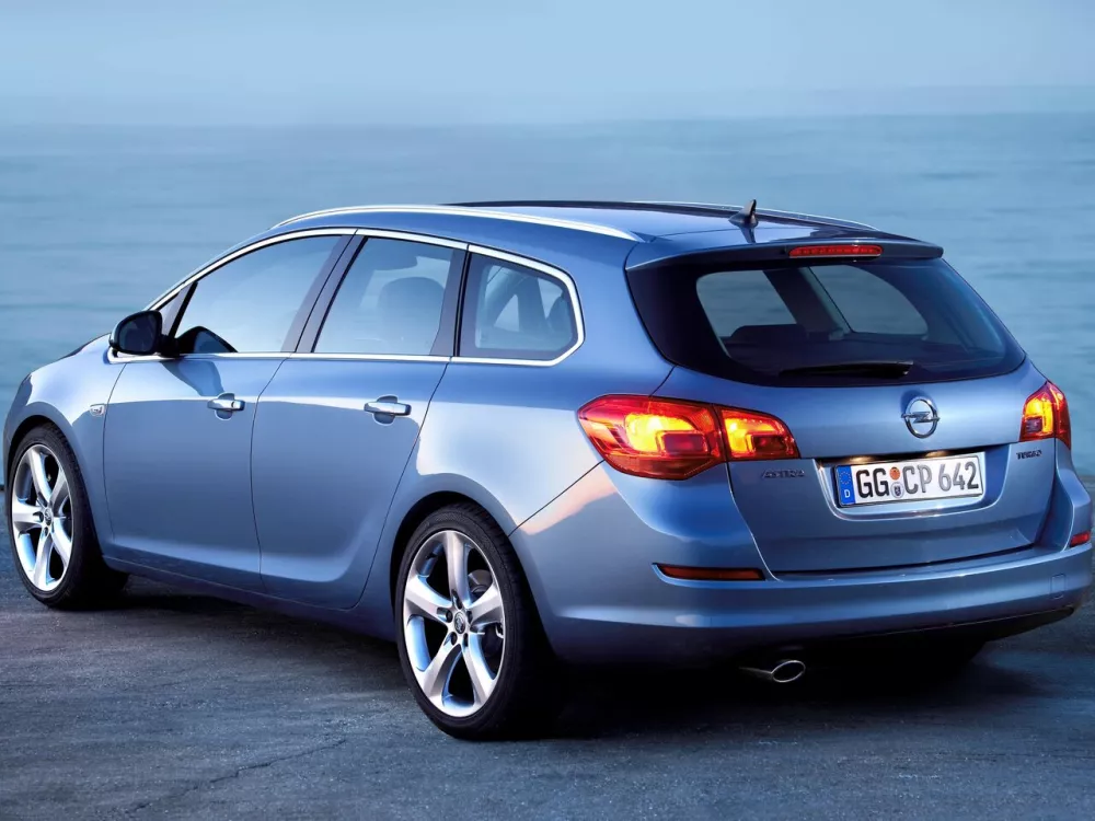 Автомобиль Opel Astra J Универсал (5 дверей)