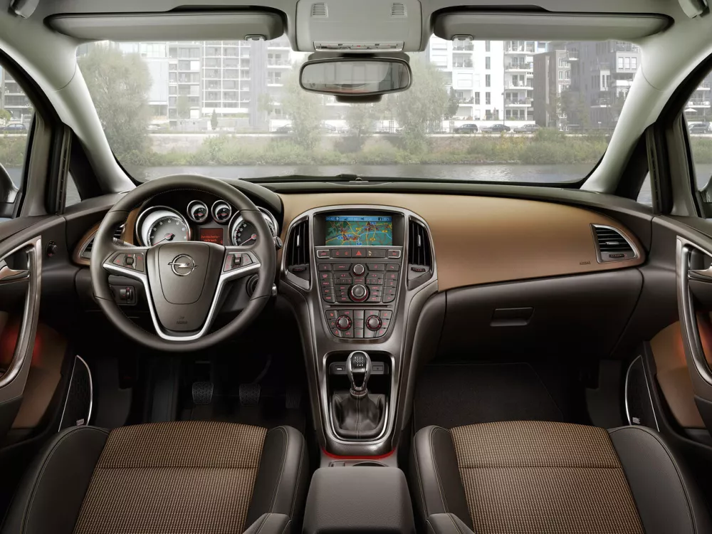 Автомобиль Opel Astra J Универсал (5 дверей)