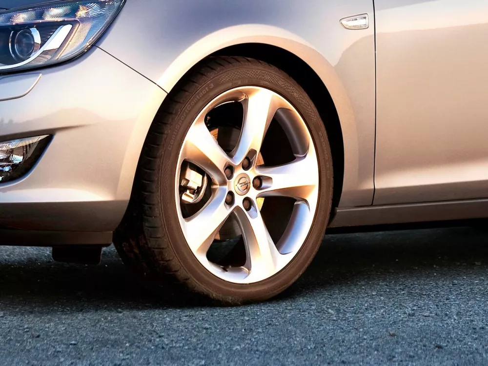 Автомобиль Opel Astra J Универсал (5 дверей)
