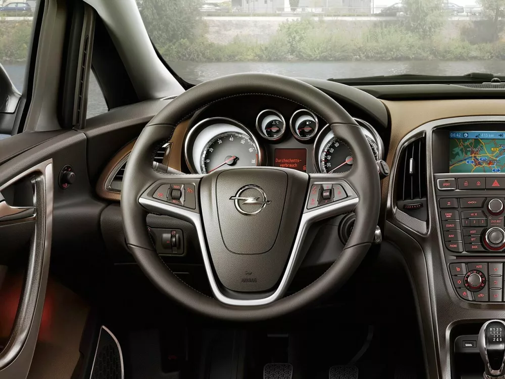 Автомобиль Opel Astra J Универсал (5 дверей)