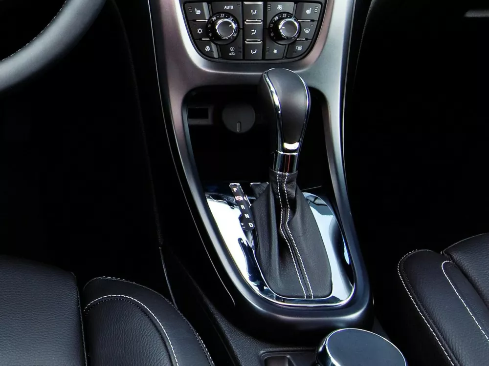 Автомобиль Opel Astra J Универсал (5 дверей)