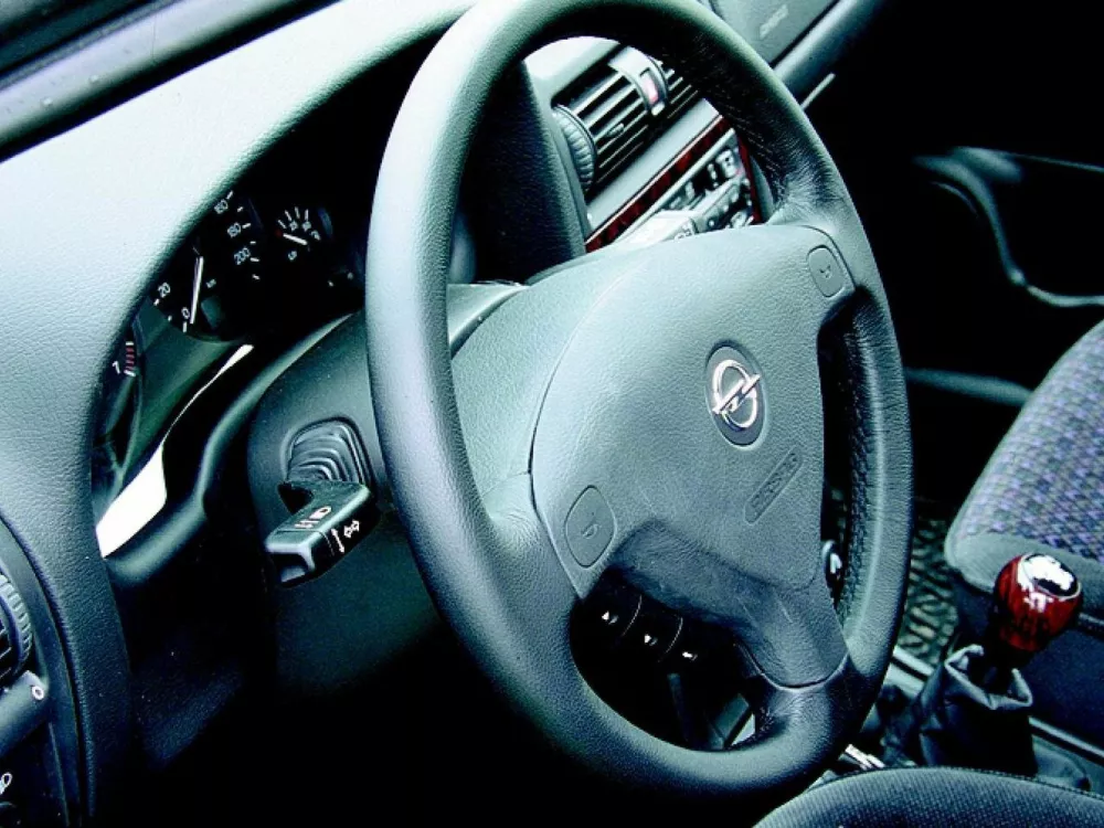 Автомобиль Opel Astra G Хэтчбек (5 дверей)