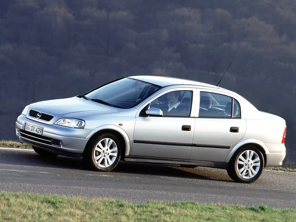 Автомобиль Opel Astra G Седан