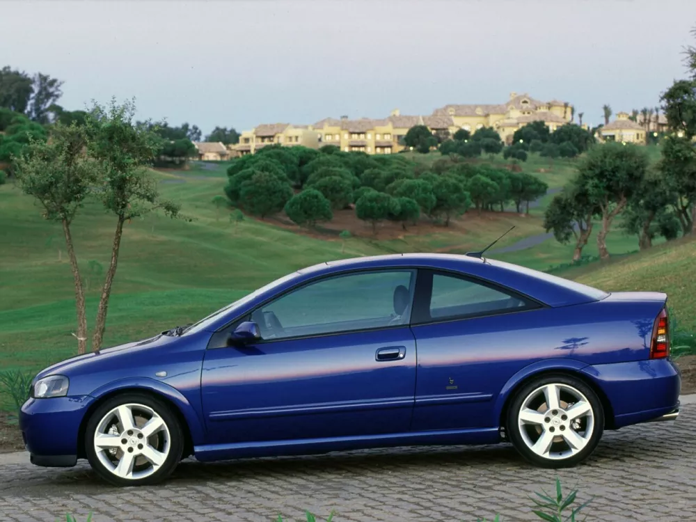 Автомобиль Opel Astra G Купе