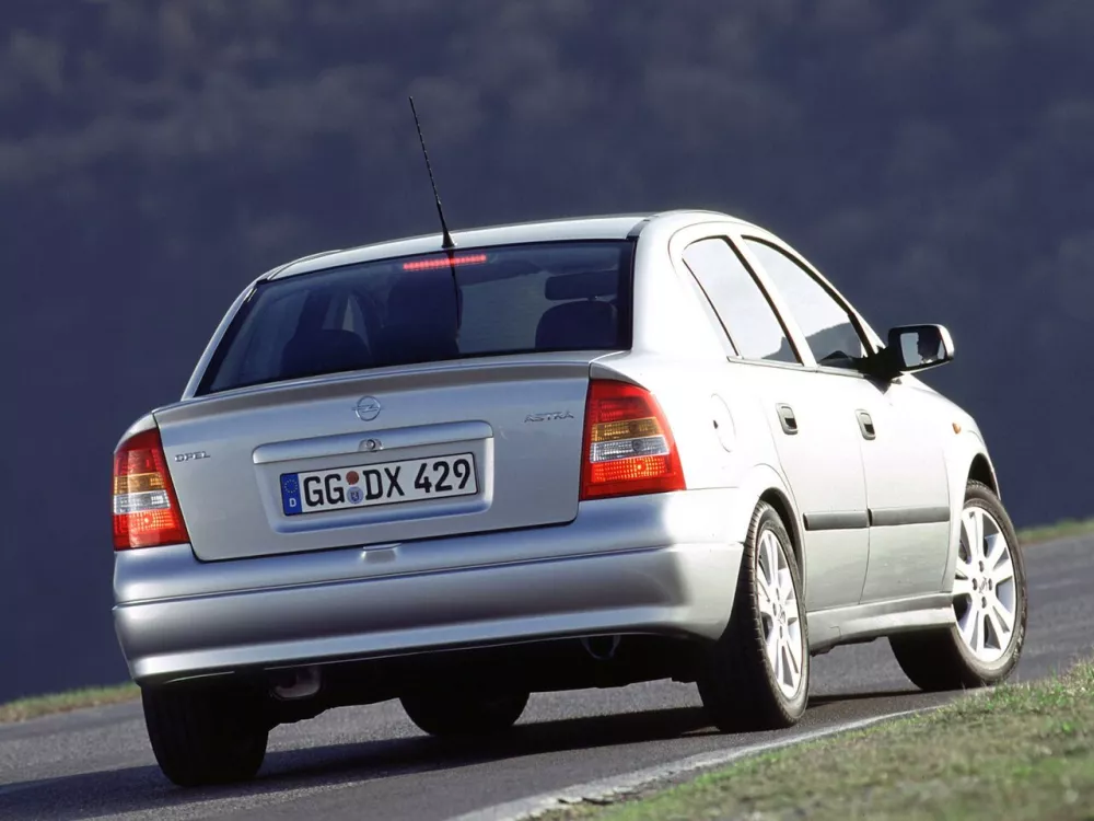 Автомобиль Opel Astra G Седан