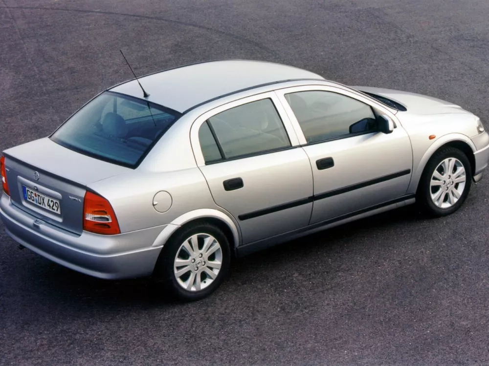 Автомобиль Opel Astra G Седан