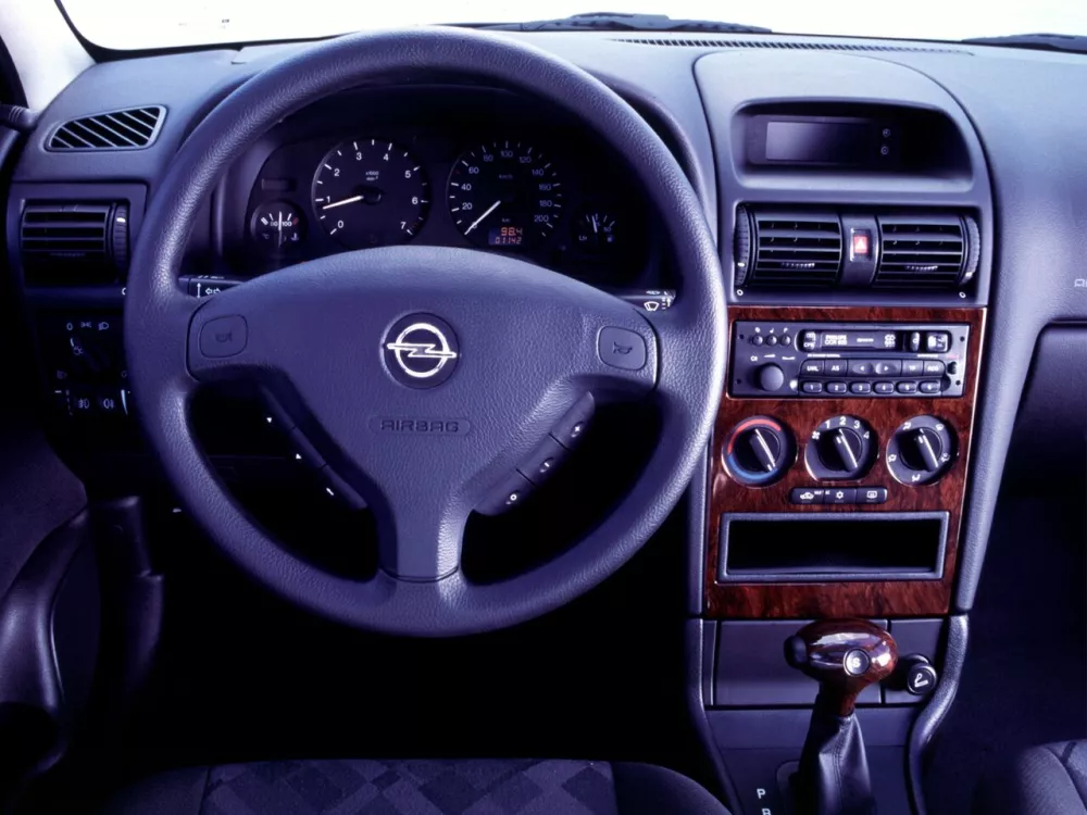 Автомобиль Opel Astra G Седан