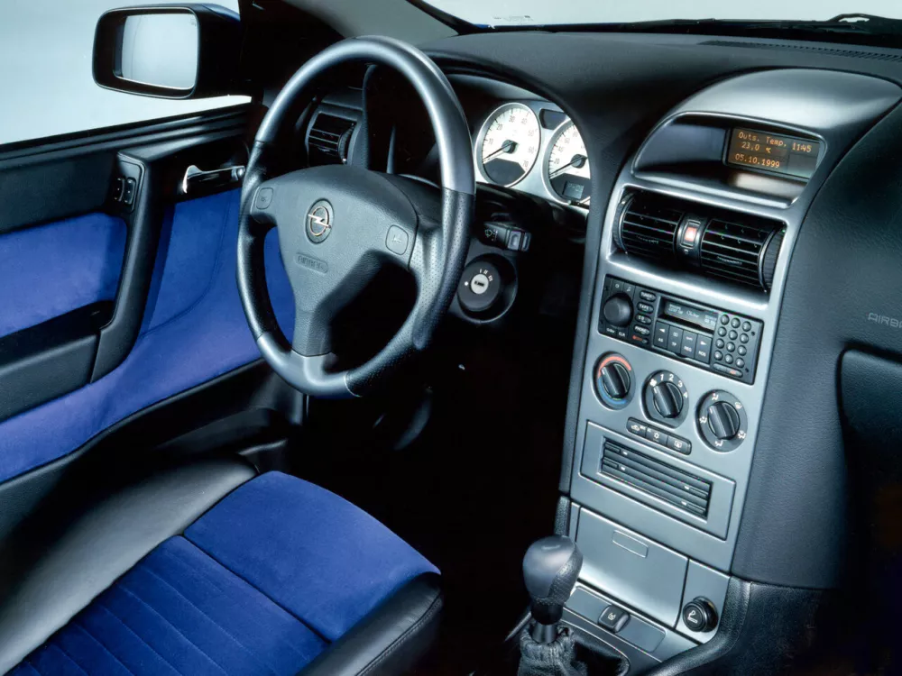 Автомобиль Opel Astra G Купе