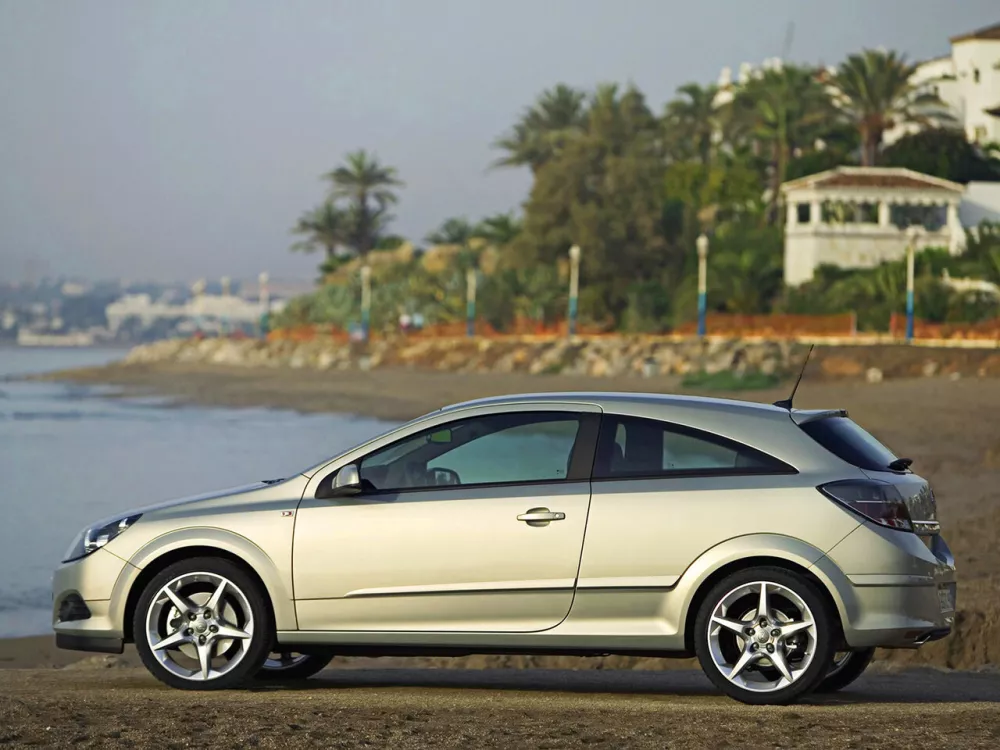 Автомобиль Opel Astra H Хэтчбек (3 двери) GTC