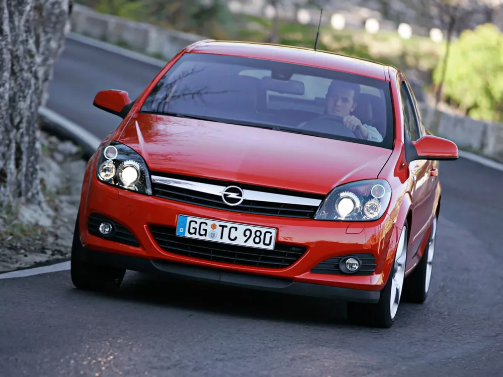 Автомобиль Opel Astra H Хэтчбек (3 двери) GTC