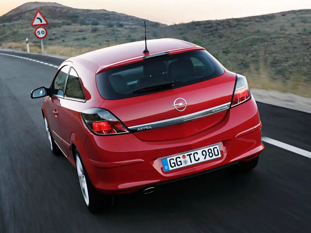 Автомобиль Opel Astra H Хэтчбек (3 двери) GTC