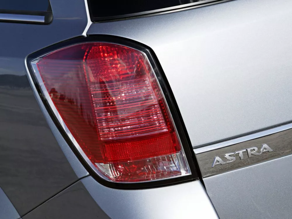 Автомобиль Opel Astra H Универсал (5 дверей)