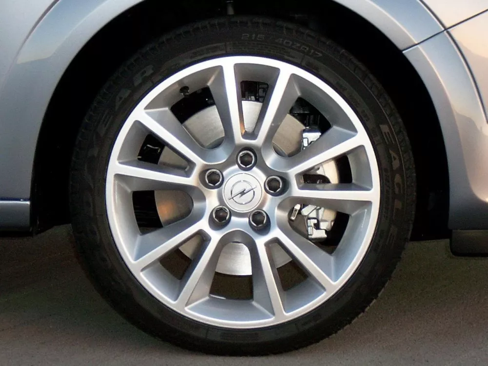 Автомобиль Opel Astra H Универсал (5 дверей)