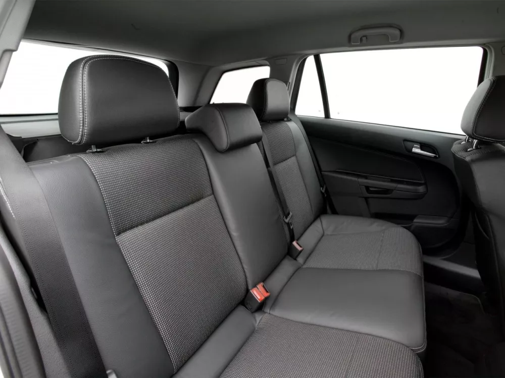 Автомобиль Opel Astra H Универсал (5 дверей)