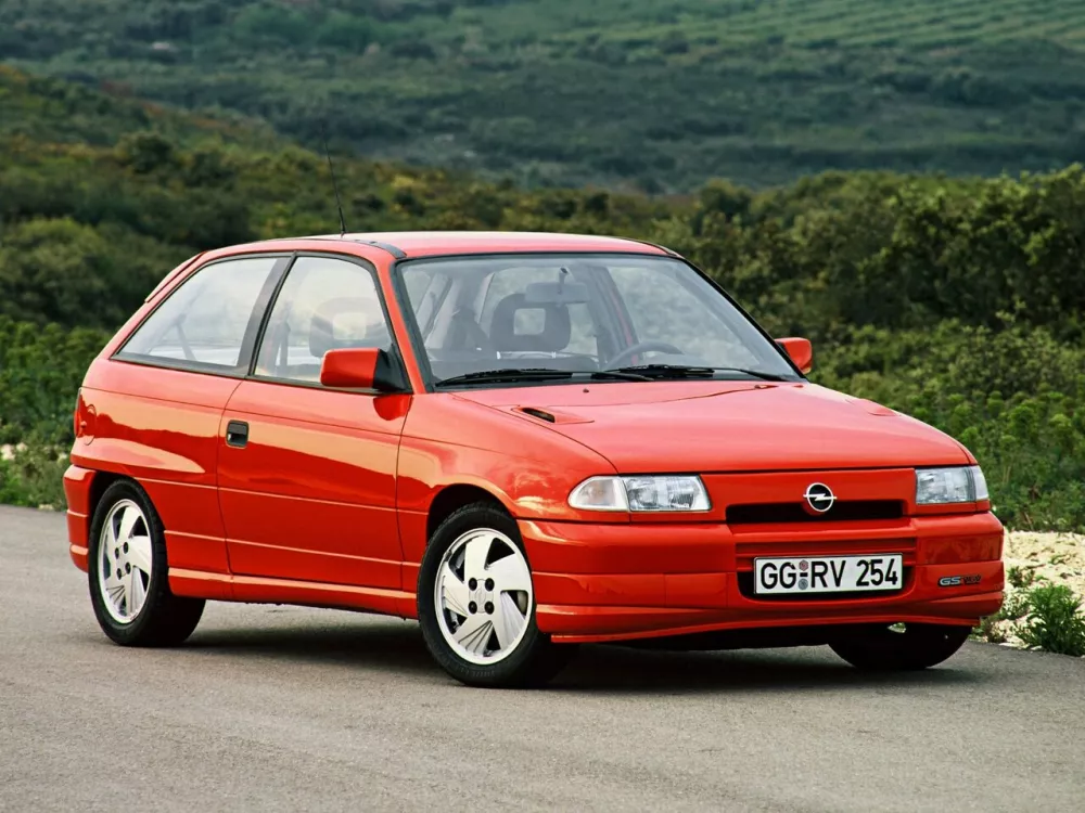 Автомобиль Opel Astra F Хэтчбек (3 двери)