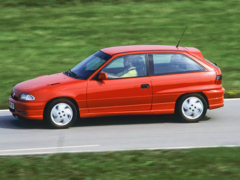 Автомобиль Opel Astra F Хэтчбек (3 двери)
