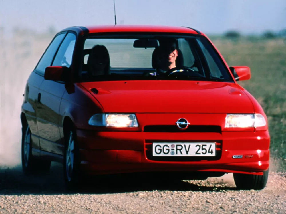 Автомобиль Opel Astra F Хэтчбек (3 двери)