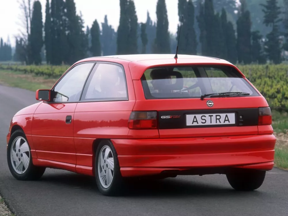 Автомобиль Opel Astra F Хэтчбек (3 двери)