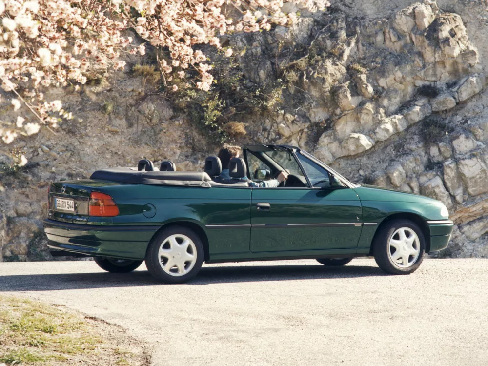 Автомобиль Opel Astra F Кабриолет