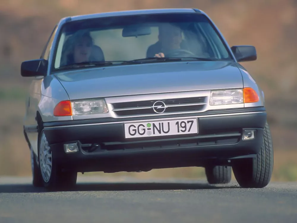 Автомобиль Opel Astra F Седан