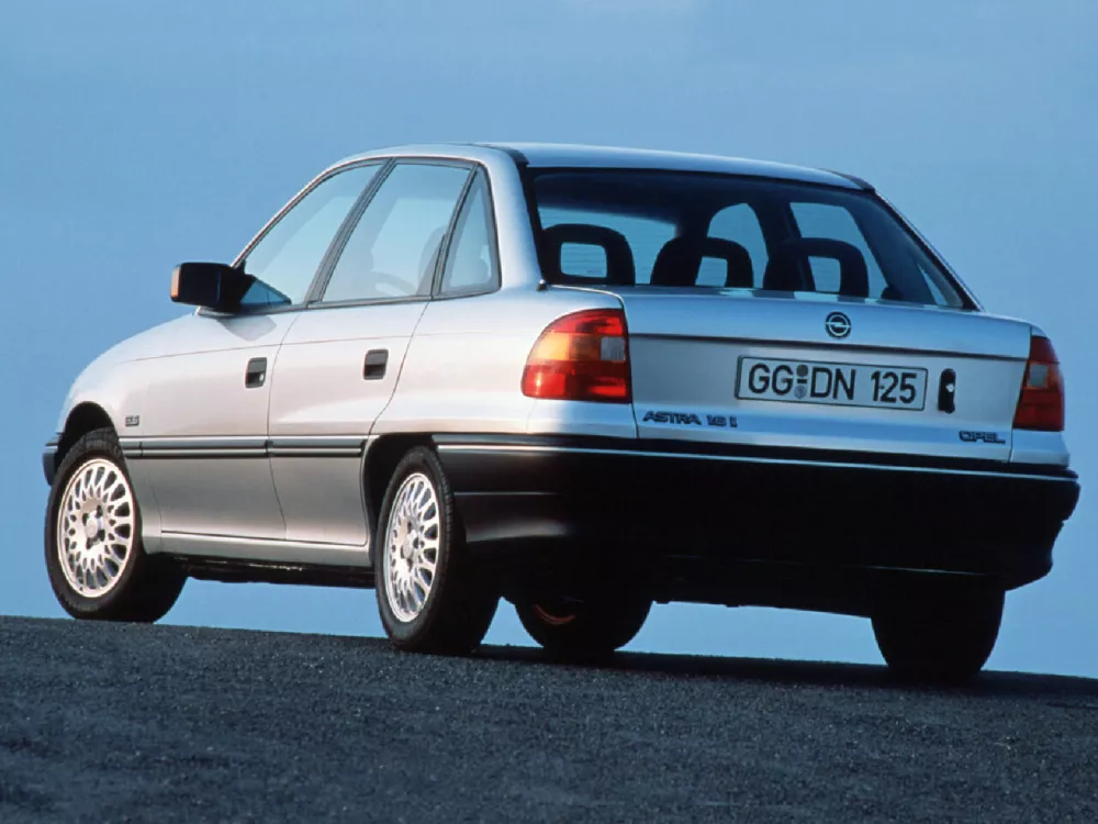 Автомобиль Opel Astra F Седан