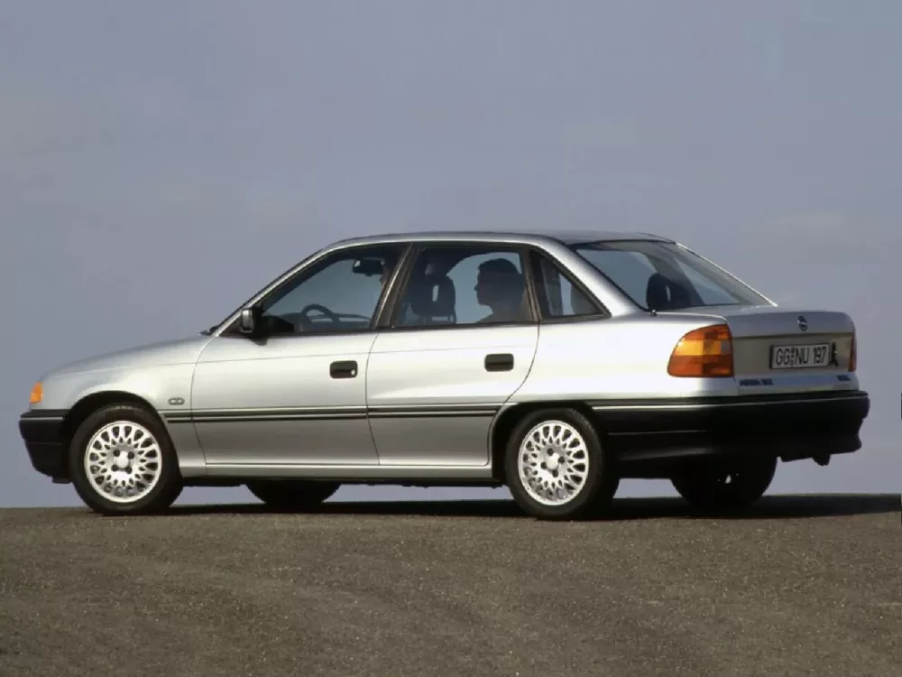 Автомобиль Opel Astra F Седан