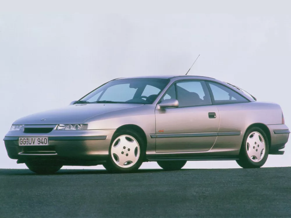 Автомобиль Opel Calibra Купе