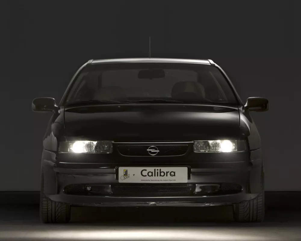Автомобиль Opel Calibra Купе