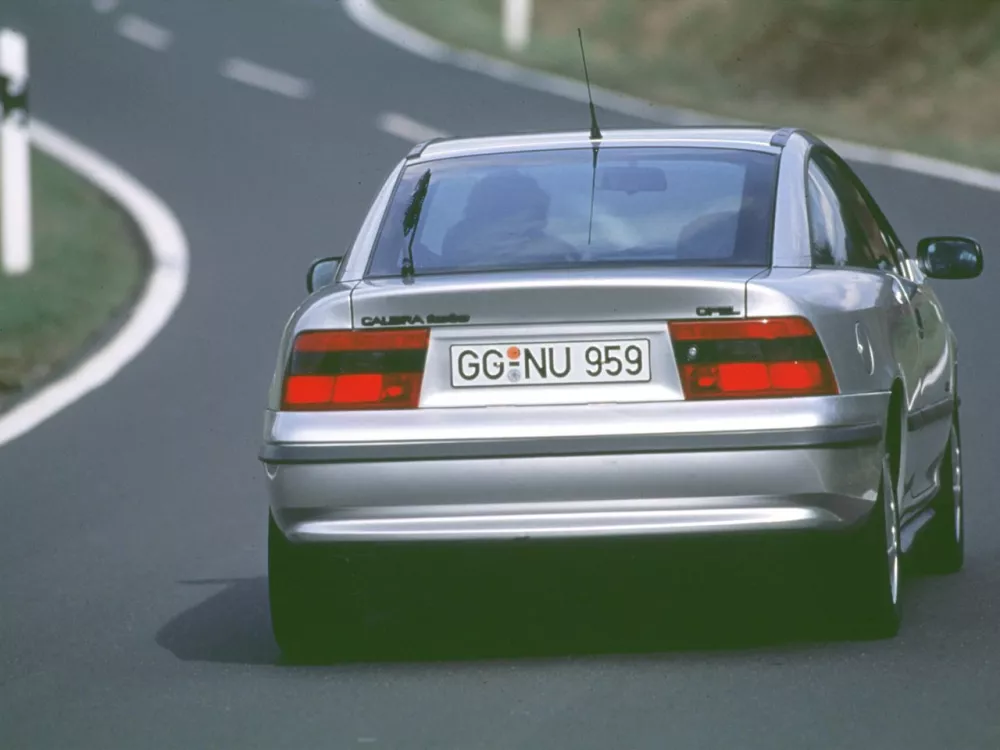 Автомобиль Opel Calibra Купе