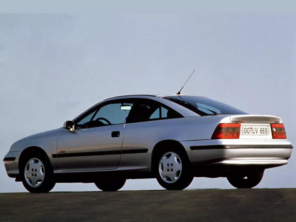 Автомобиль Opel Calibra Купе