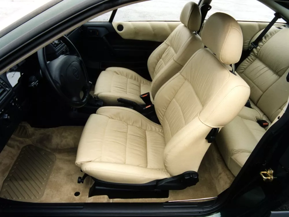 Автомобиль Opel Calibra Купе