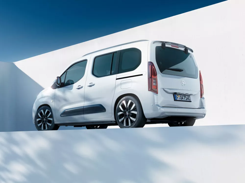 Автомобиль Opel Combo E Рестайлинг Компактвэн