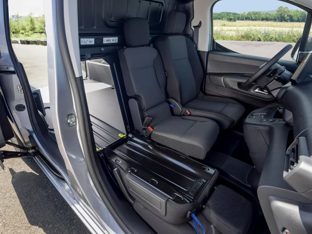 Автомобиль Opel Combo E Рестайлинг Фургон XL