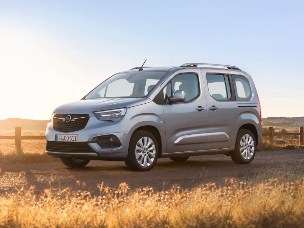 Автомобиль Opel Combo E Компактвэн