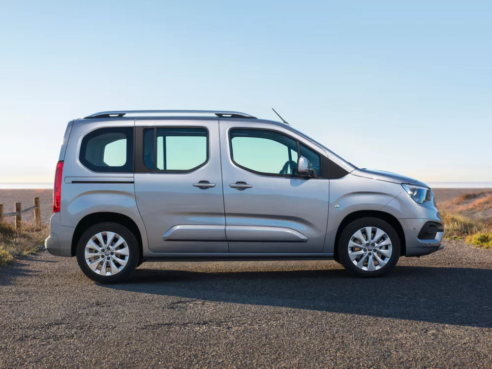 Автомобиль Opel Combo E Компактвэн