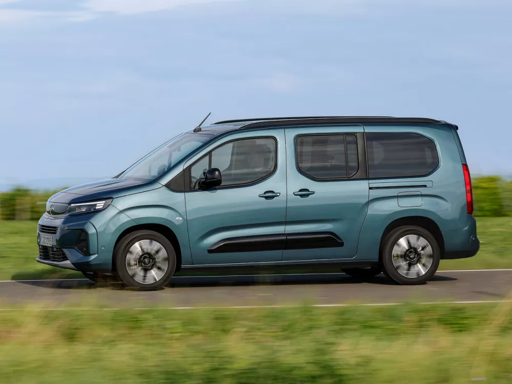 Автомобиль Opel Combo E Рестайлинг Компактвэн XL