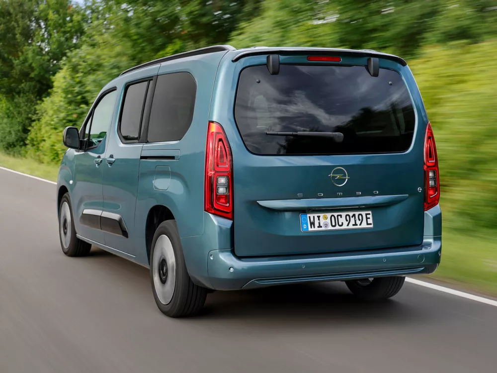 Автомобиль Opel Combo E Рестайлинг Компактвэн XL