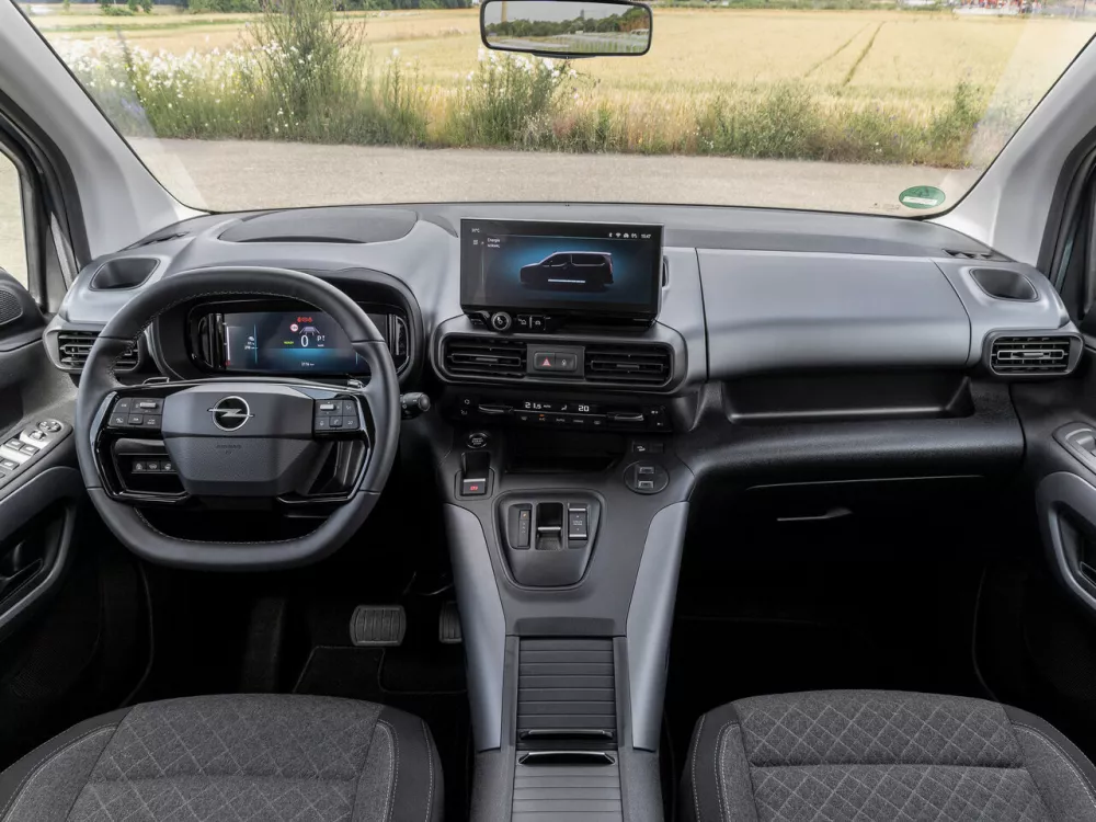 Автомобиль Opel Combo E Рестайлинг Компактвэн XL