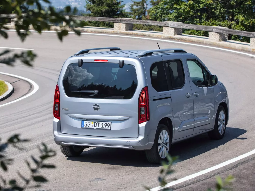 Автомобиль Opel Combo E Компактвэн