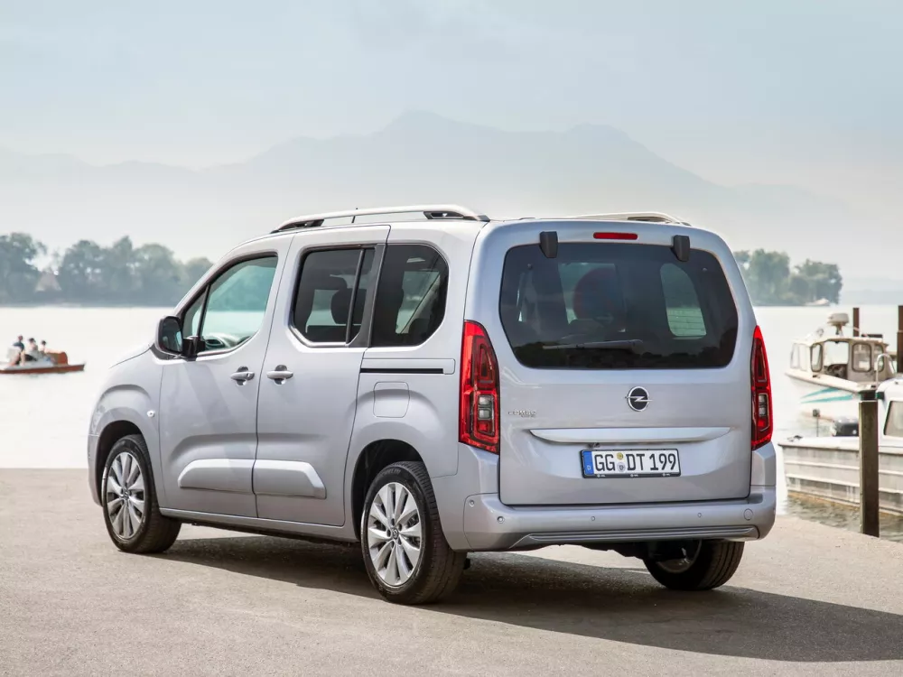 Автомобиль Opel Combo E Компактвэн