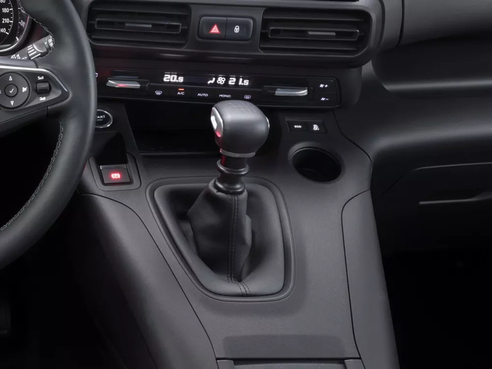 Автомобиль Opel Combo E Компактвэн
