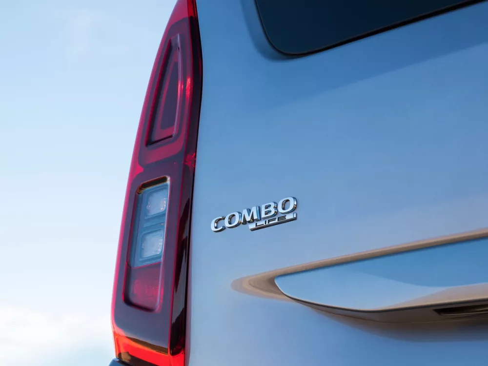 Автомобиль Opel Combo E Компактвэн