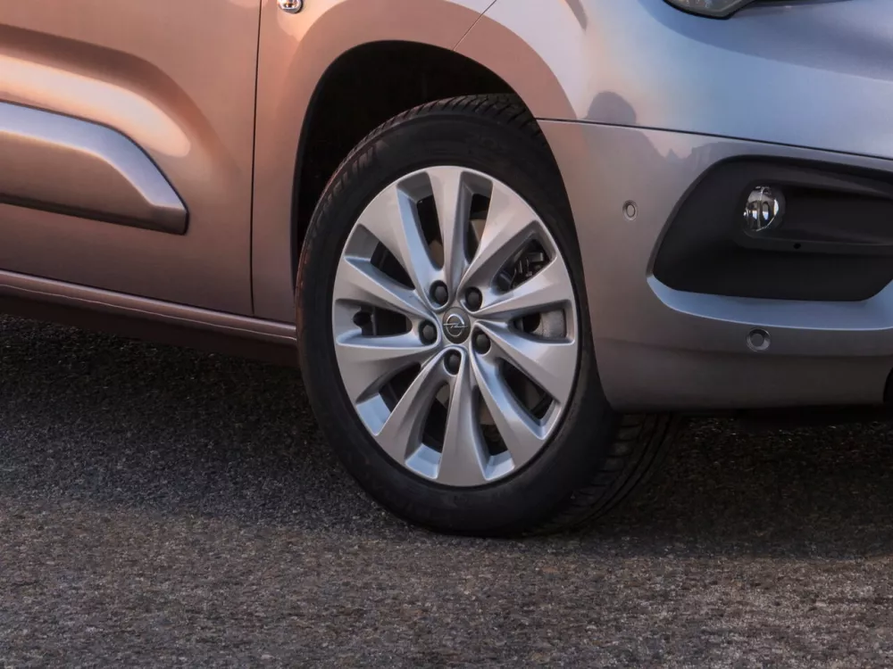 Автомобиль Opel Combo E Компактвэн