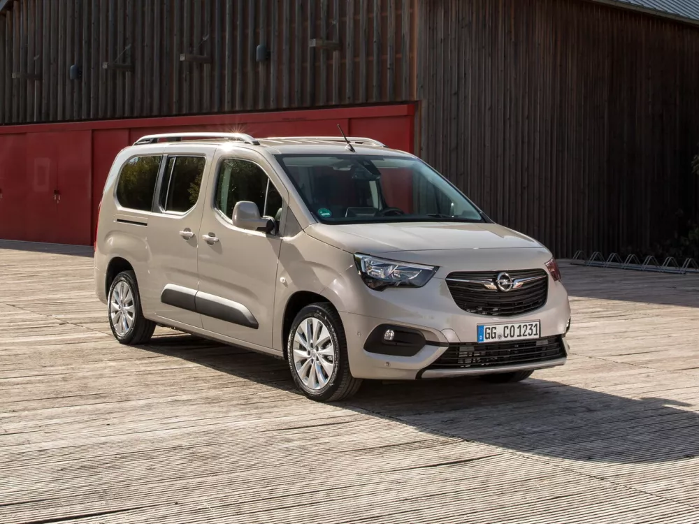 Автомобиль Opel Combo E Компактвэн XL