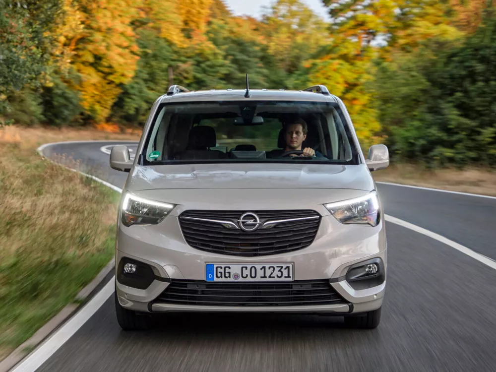 Автомобиль Opel Combo E Компактвэн XL