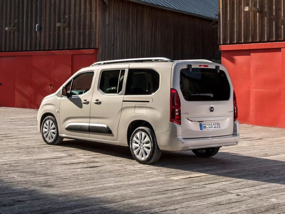 Автомобиль Opel Combo E Компактвэн XL