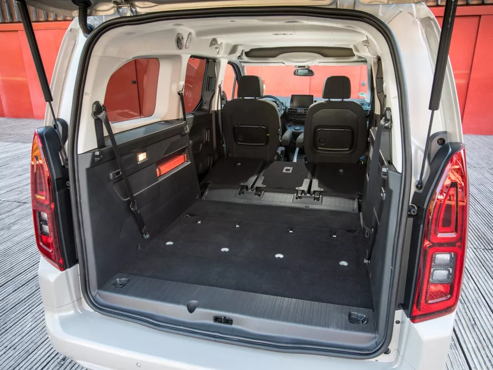 Автомобиль Opel Combo E Компактвэн XL